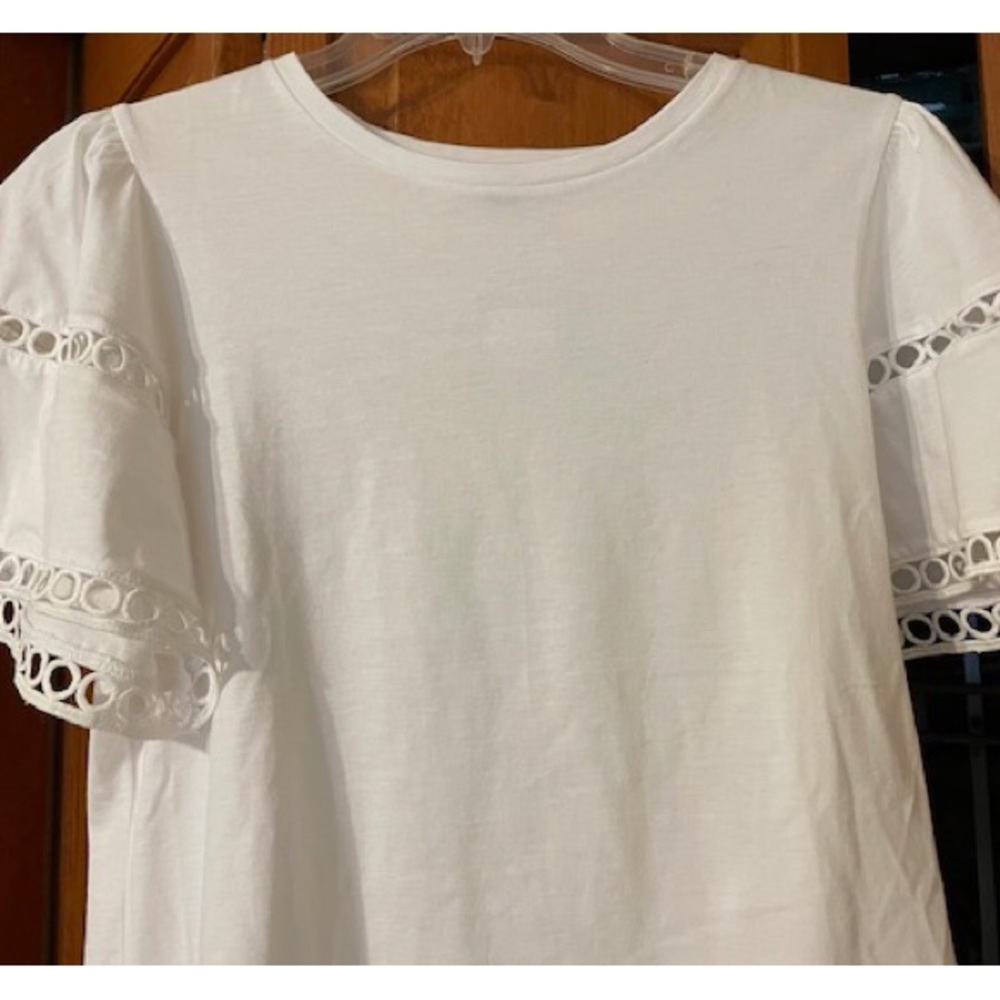 NWT Ann Taylor white tshirt with puff, detailed sleeves